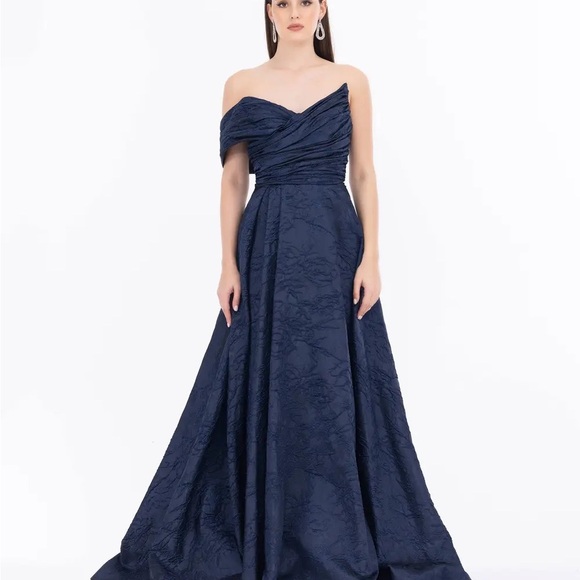 Ilmio Asymmetrical Slit Jacquard Evening Gown In Navy - Picture 2 of 5